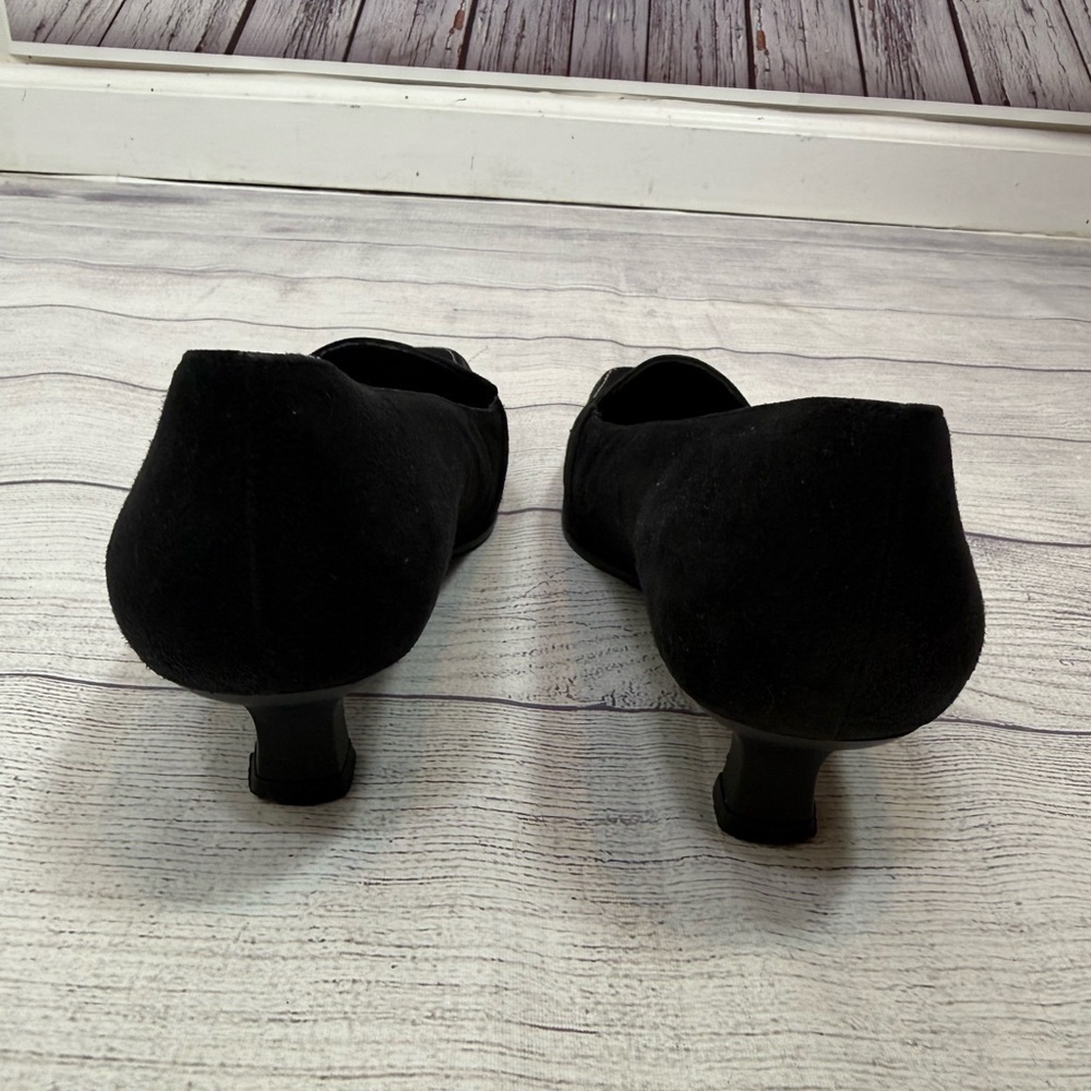 Stuart Weitzman Black Suede Kitten Heel Loafers Size 8 Classic Chic - Picture 2 of 16